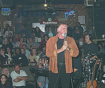 KennySings3.jpg (31659 bytes)